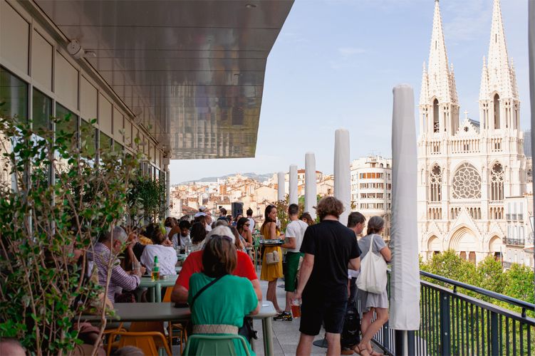 Réservez en ligne: Les Réformés Rooftop Restaurant à Marseille (13001)