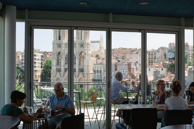 Réservez en ligne: Les Réformés Rooftop Restaurant à Marseille (13001)